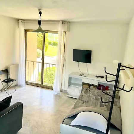 De Standing Piscine Proche Apartman *